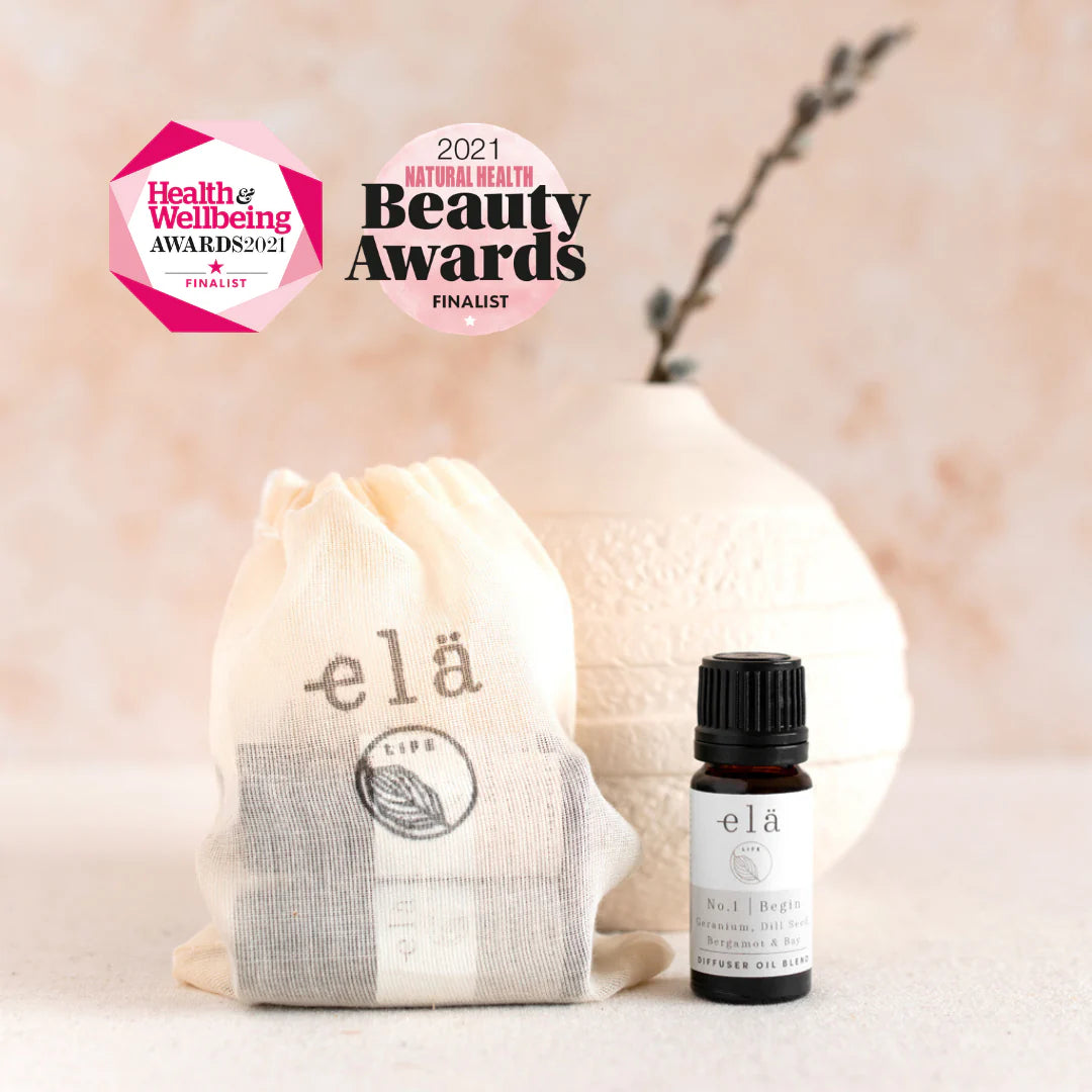 elä diffuser oil blend and accompanying solid in a muslin bag.  The set is a 2021 Natural Health Beauty Awards finalist.