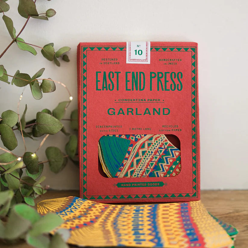 Garland - Concertina stockings