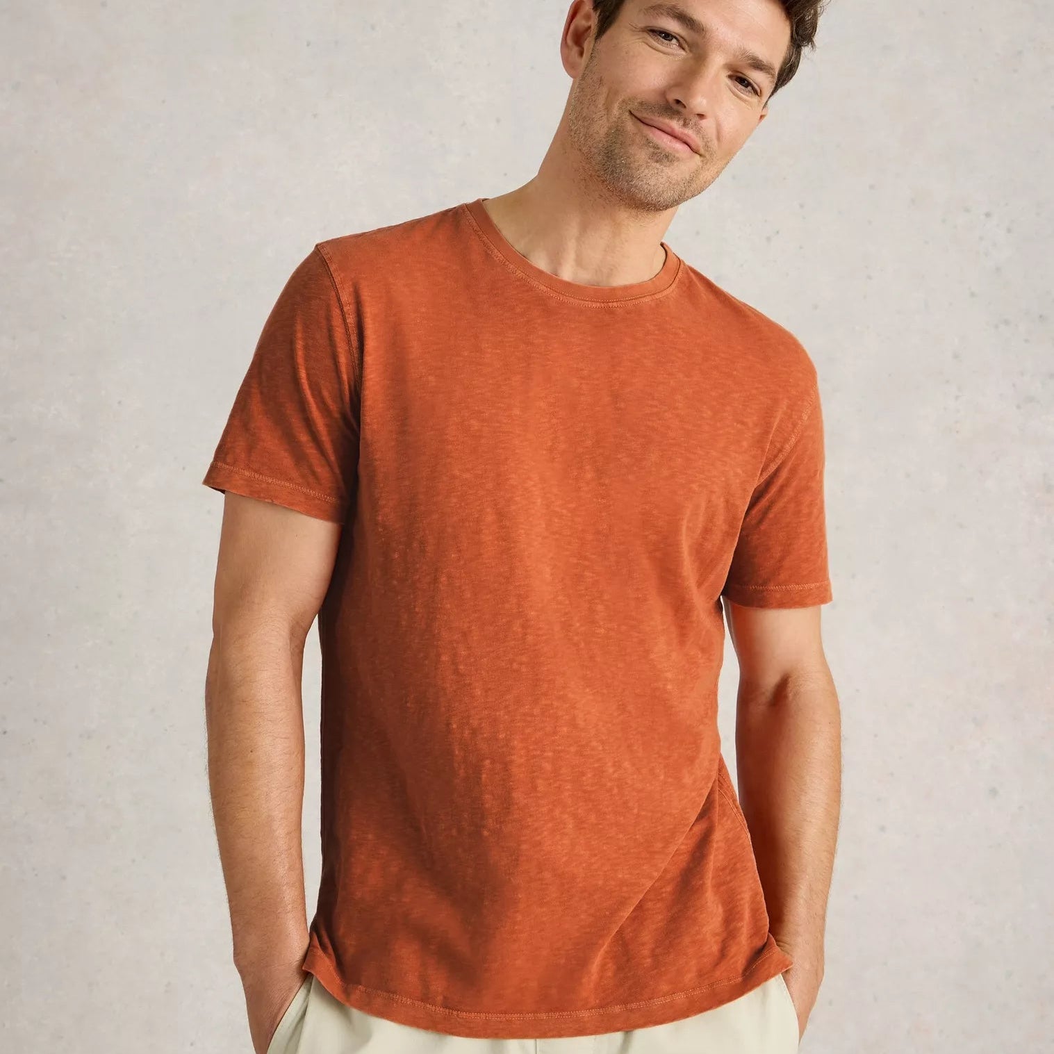 Burnt orange short-sleeve crew neck linen t-shirt.