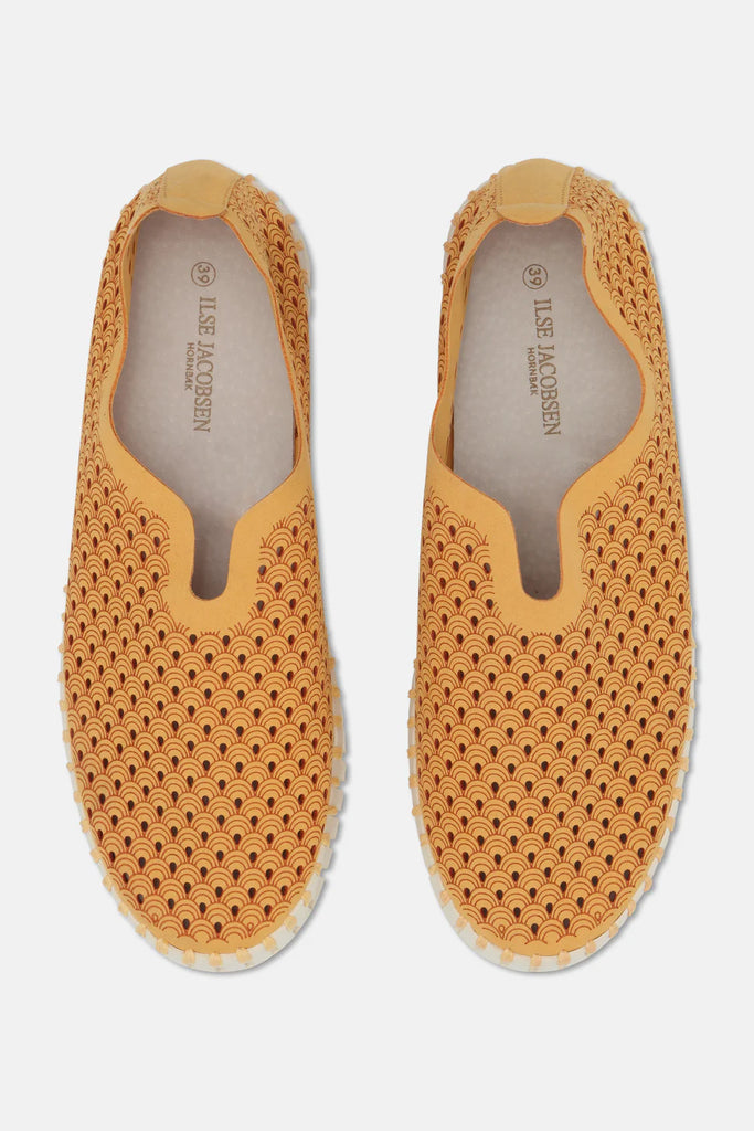 Ilse Jacobsen Hornbæk women's slip-on shoes, size 39, mustard yellow leather with brown wave pattern, white sole.