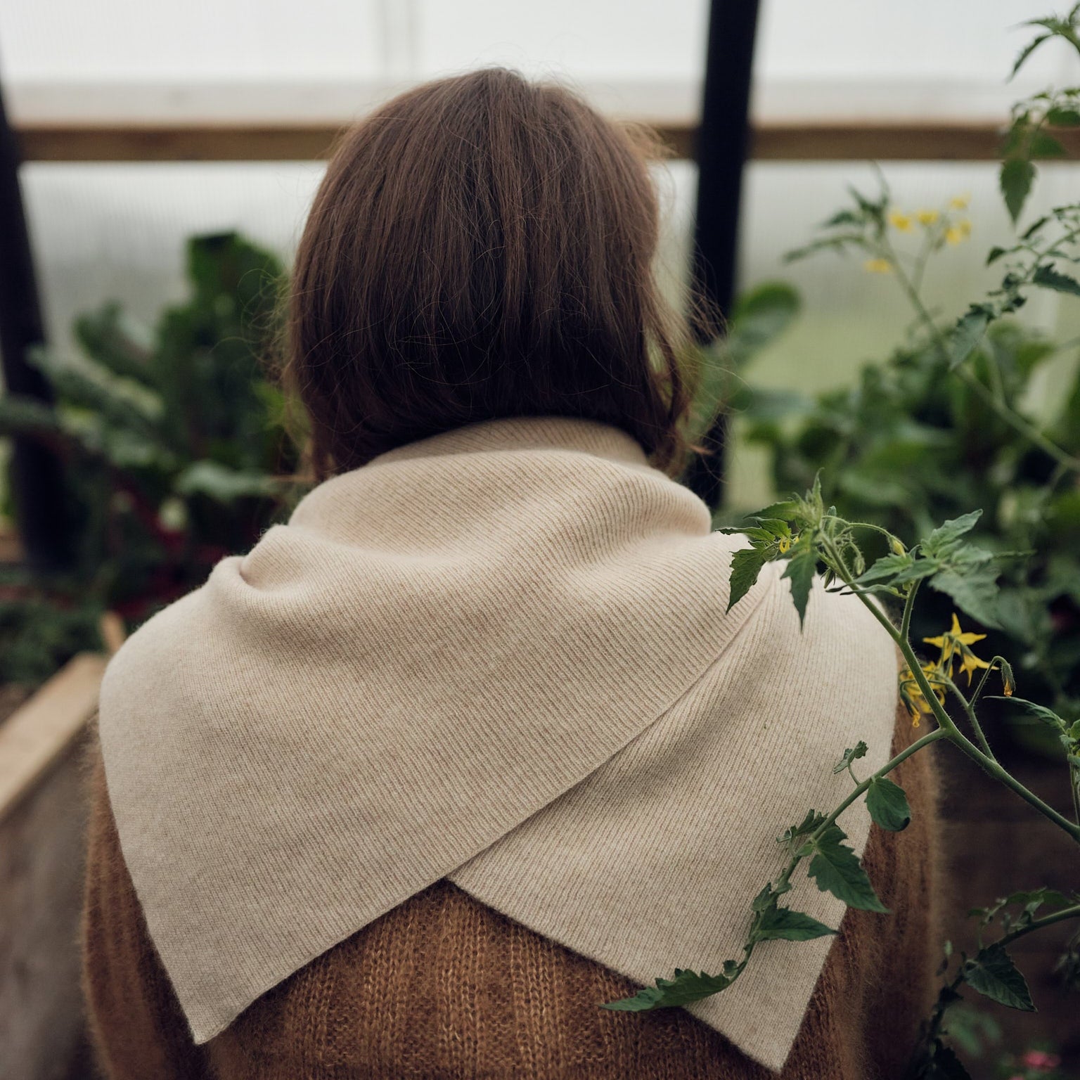 Swift-Tail Ribbed Triangle Scarf - Oat