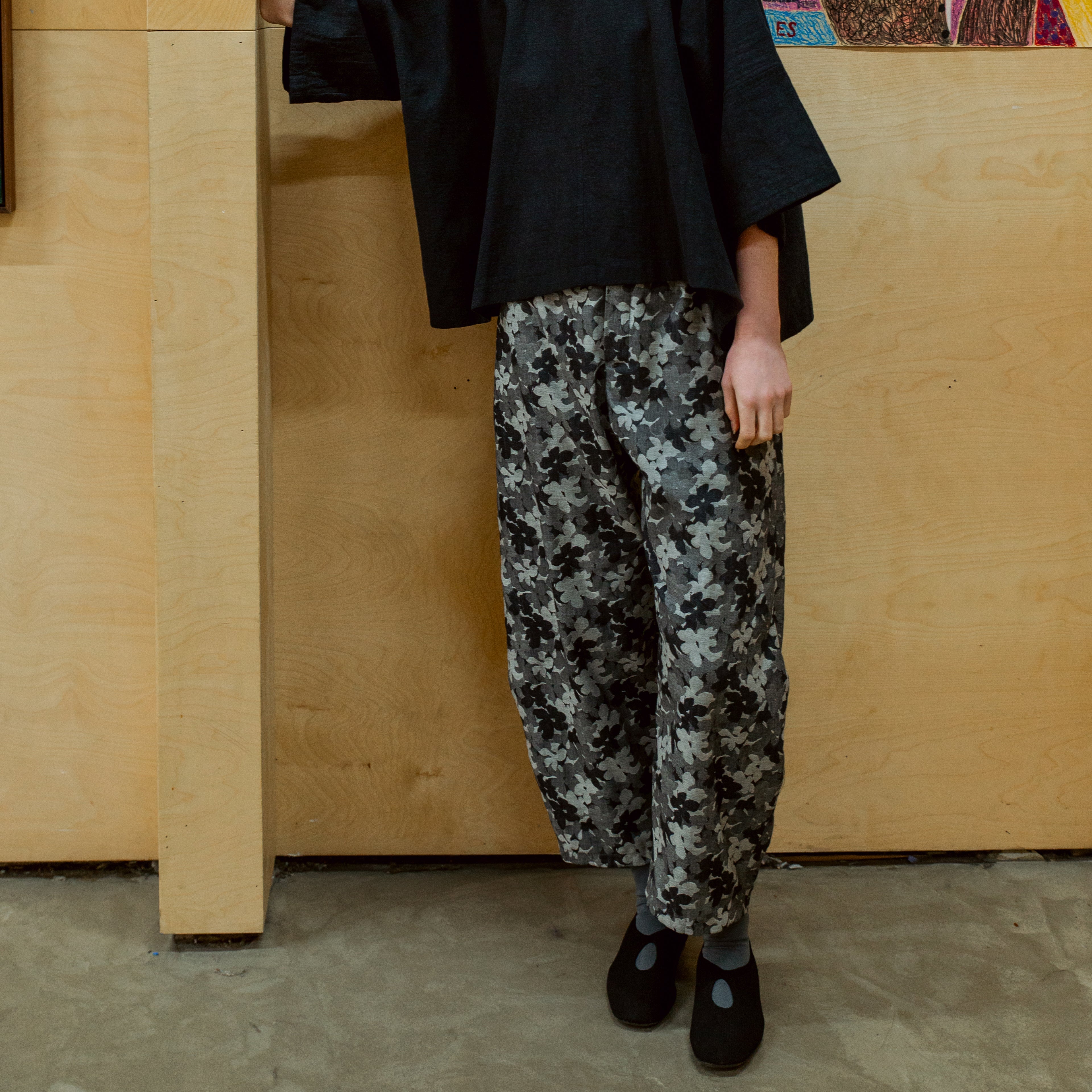 Wide-leg trousers in a grey and black abstract floral print.