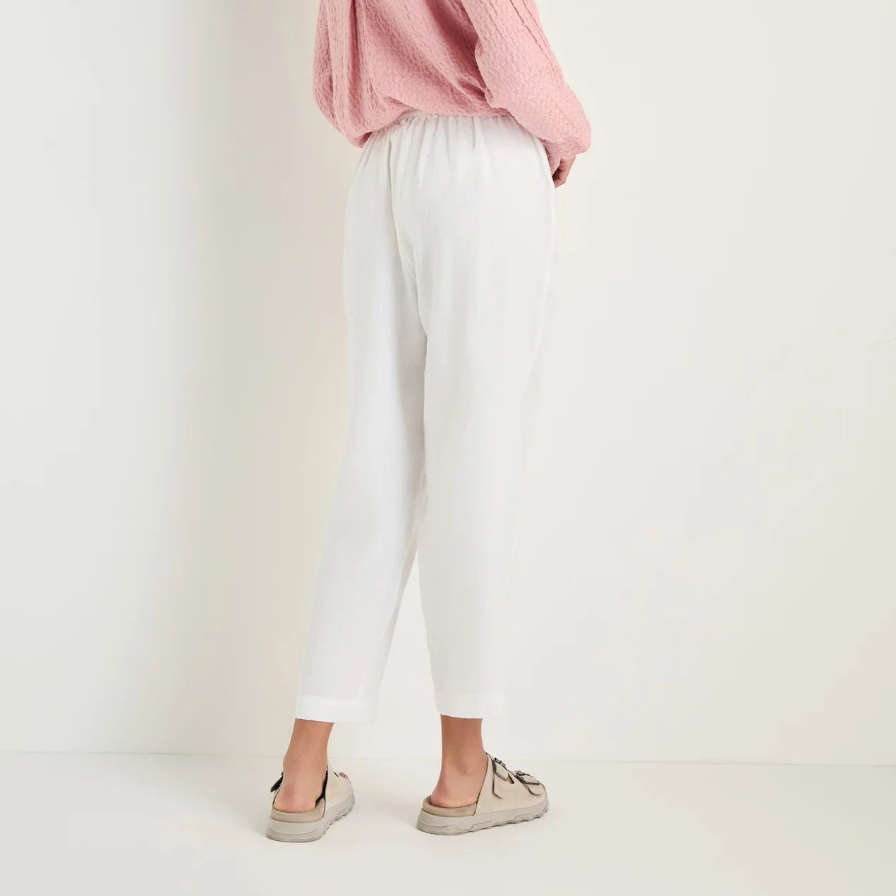 White twisted linen trousers. 