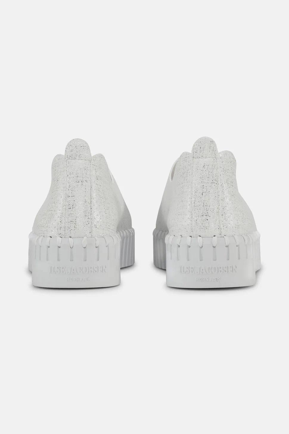 Rear view of a pair of off-white, sparkly ILSE JACOBSEN Hornbæk sneakers with textured soles.