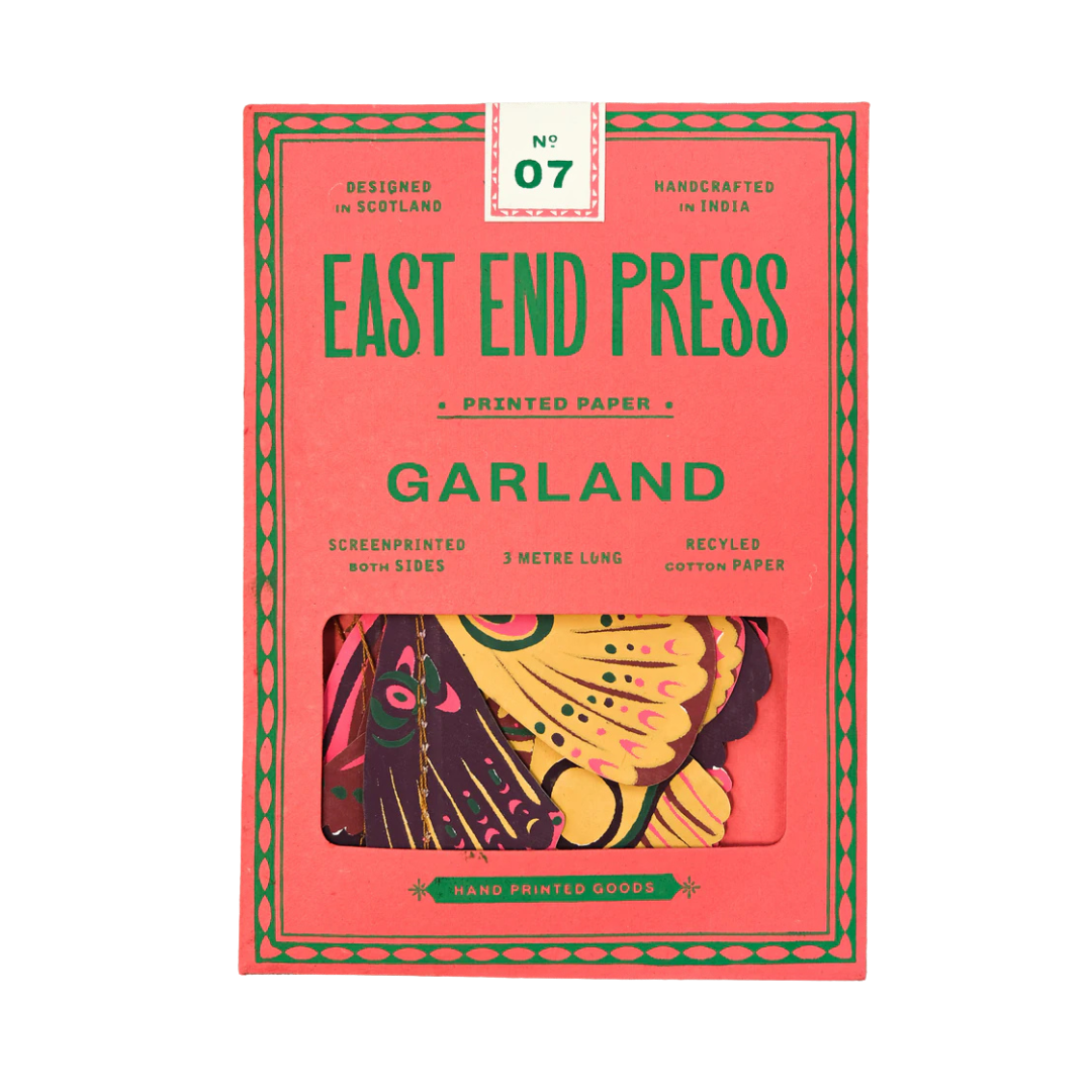 East End Press 3-meter paper garland in a coral box.