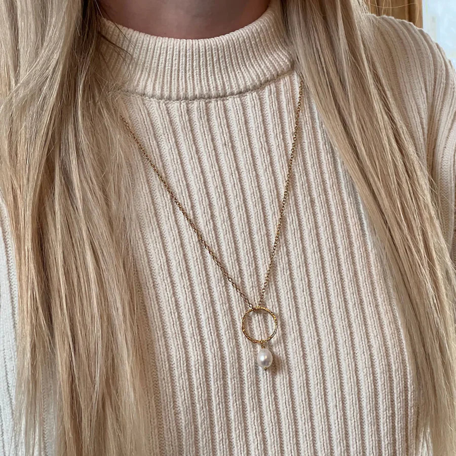 Margaret Pendant & Freshwater Pearl Necklace